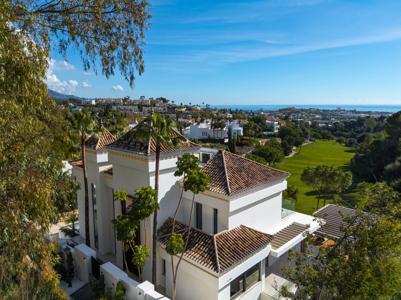 The Ridge residence beside the fairway in La Quinta, Benahavís