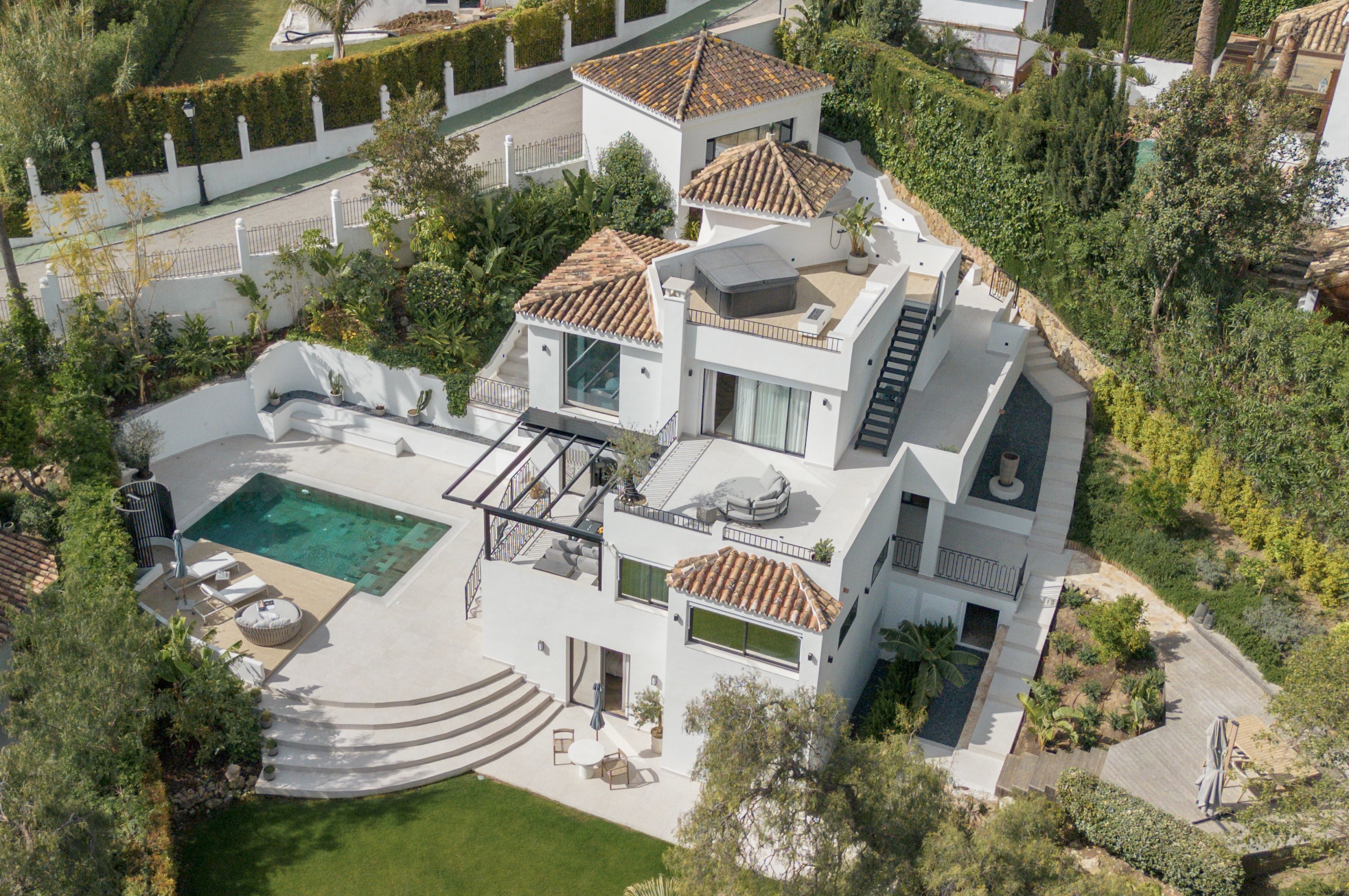 Villa Elara source photo candidate 21.jpg; draft review only, public-use approval pending.