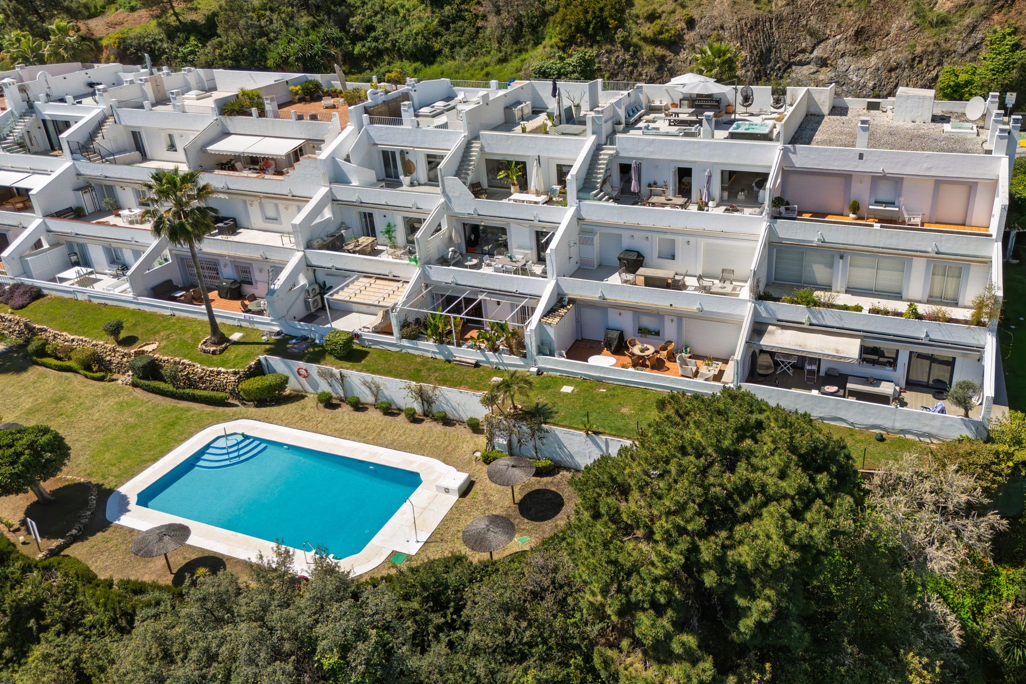 Aerial view of the penthouse building and shared swimming pool in La Quinta.