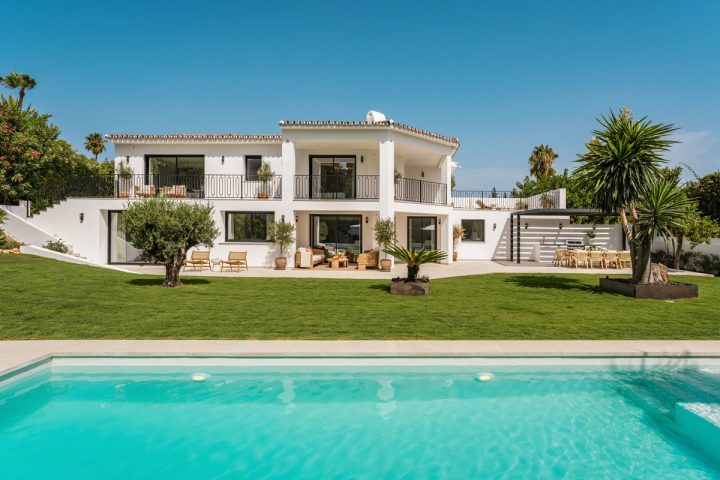 Villa Zéphire and its pool in Rocío de Nagüeles on Marbella's Golden Mile