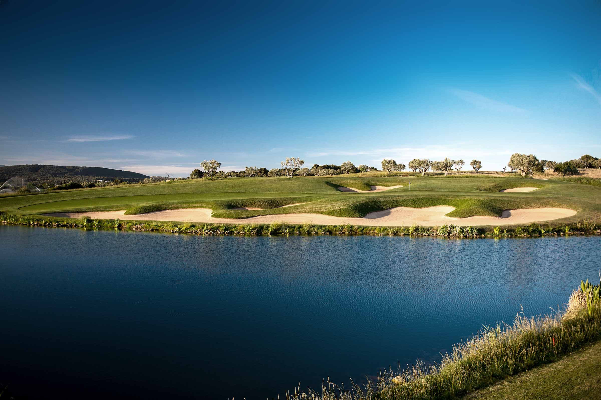 The water hazard, green and surrounding bunkers on the 17th hole at Golf Son Gual.