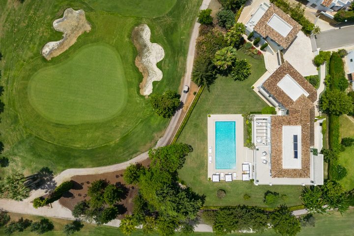 Aloha 40 beside Aloha Golf Course in Nueva Andalucía, Marbella