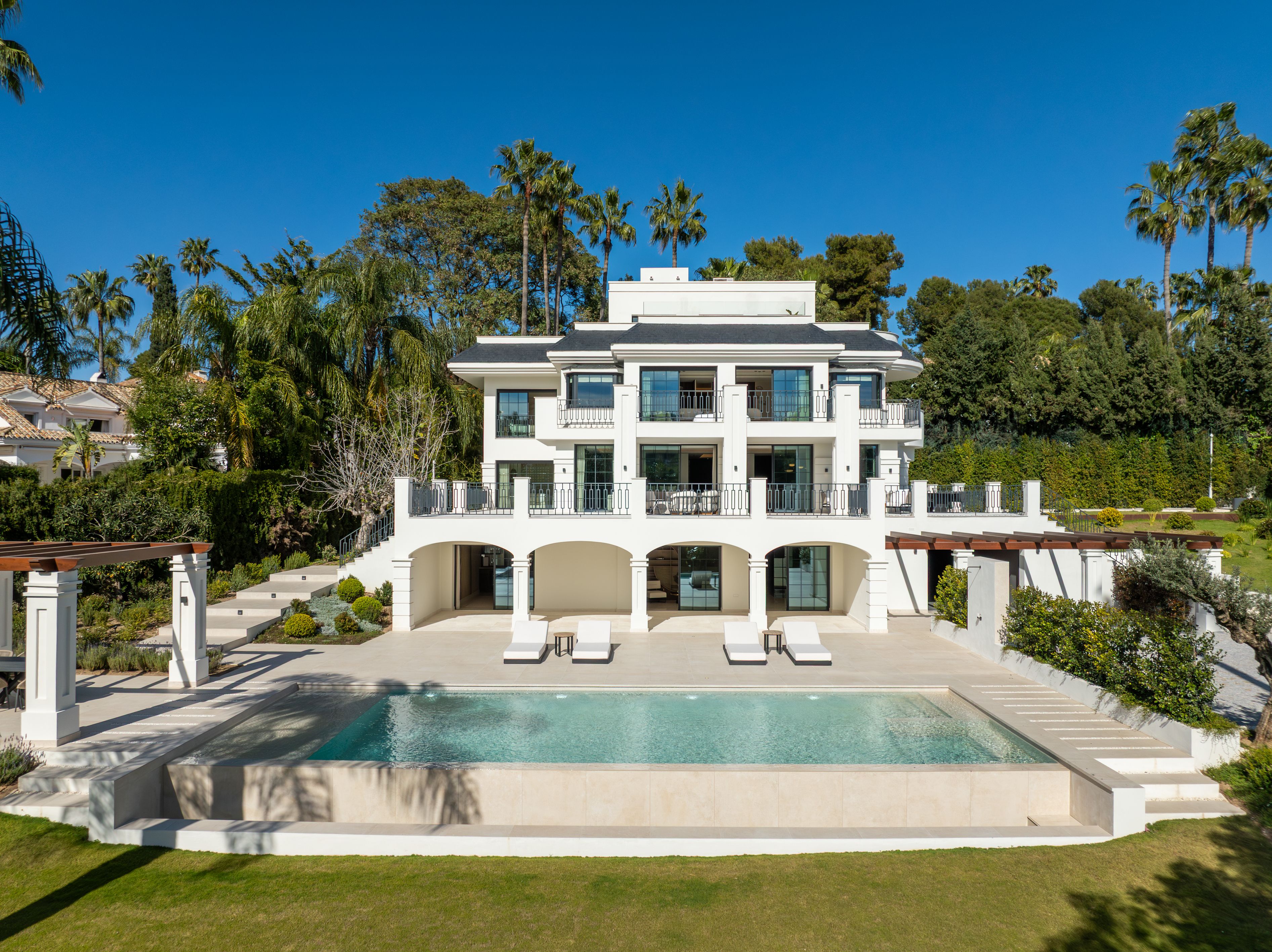 Villa Monte Blanco with its pool and landscaped garden