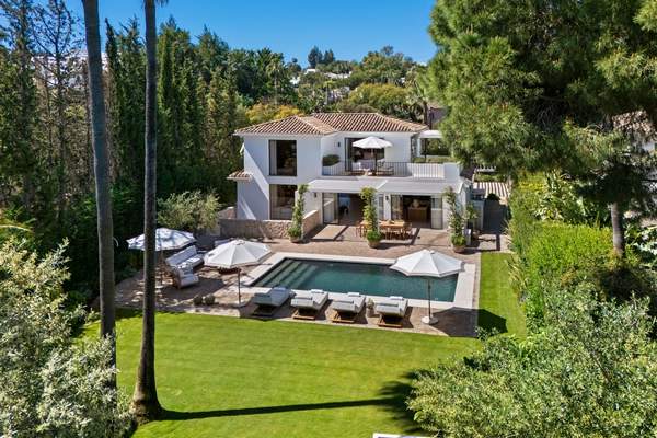 Casa Koi source photo candidate SV Villa Siena Large-82.jpg; draft review only, public-use approval pending.
