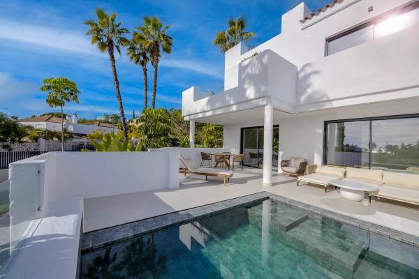 Golden Hills duplex apartment terrace with a private swimming pool.