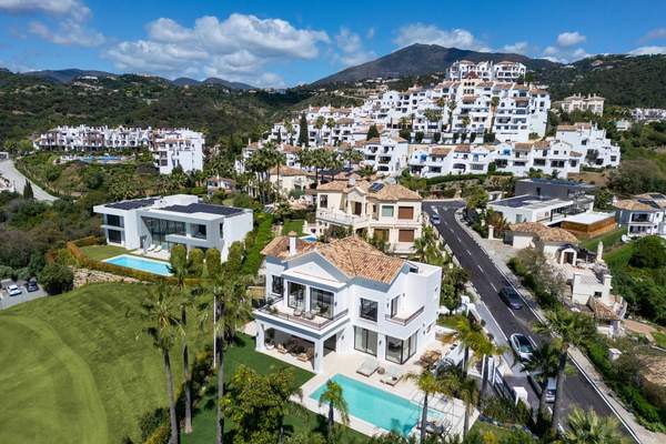 Aerial view of Villa Fortuna beside Los Arqueros Golf