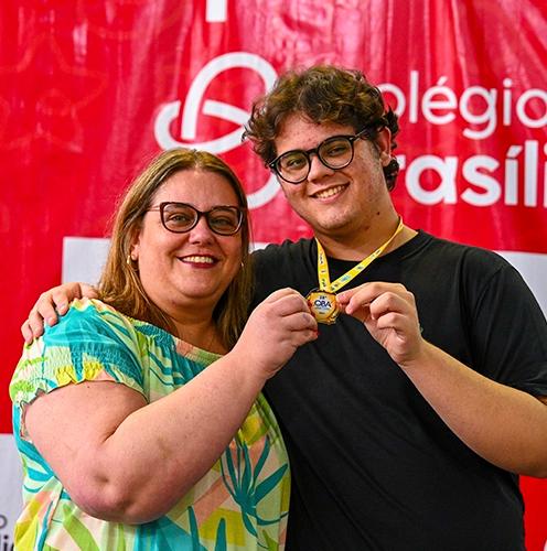 Registro da premiação da OBA 2026 no Colégio Brasília 5