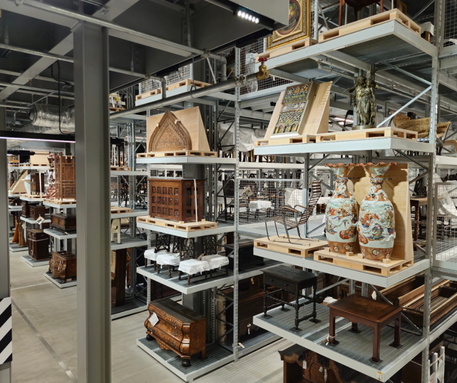 Pohled do otevřeného depozitáře V&A East Storehouse v Londýně. Foto: Markéta Mansfieldová