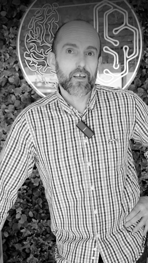 HÉCTOR GARCÍA