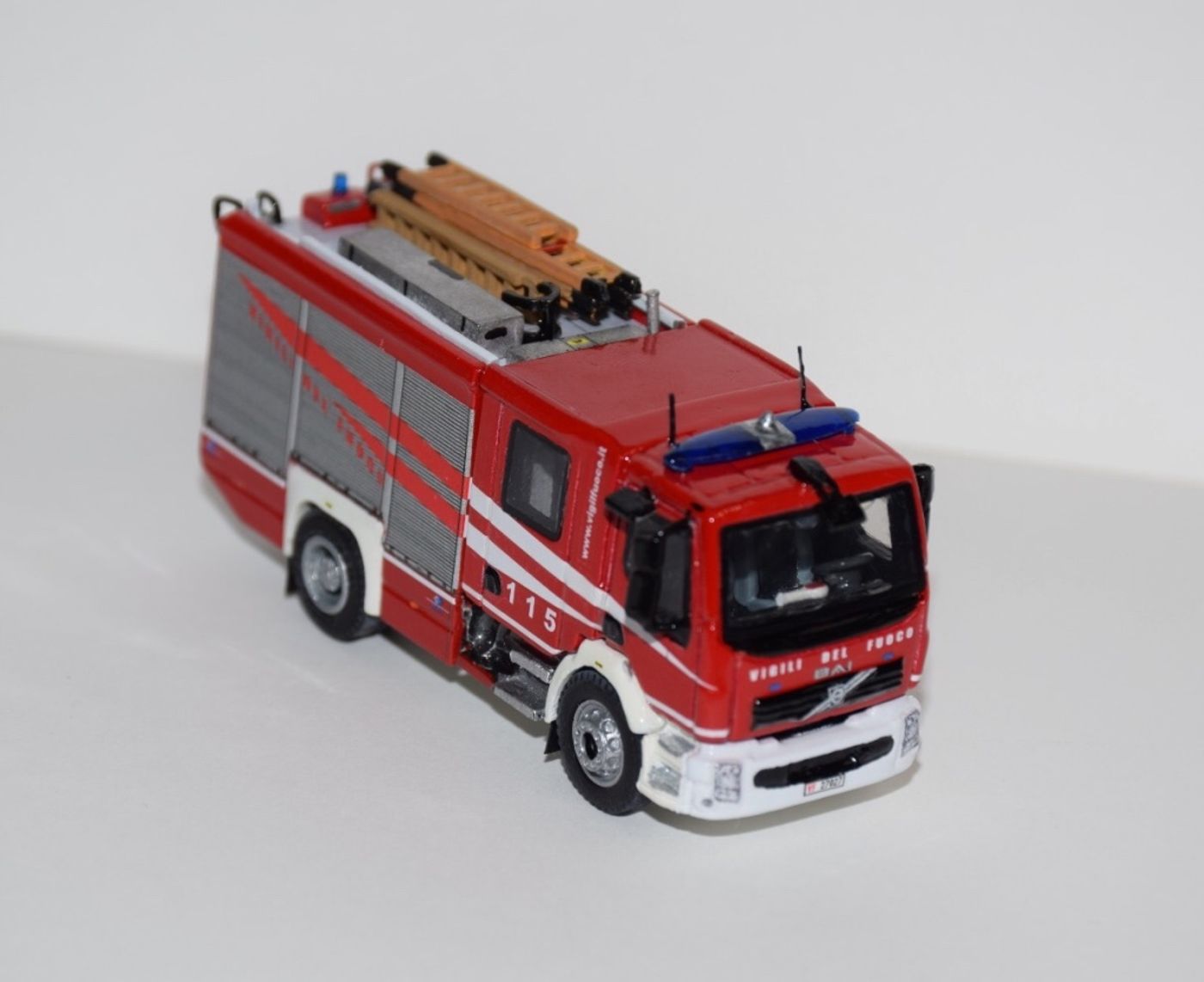 A.P.S. Volvo 280/290 III Serie, foto 2