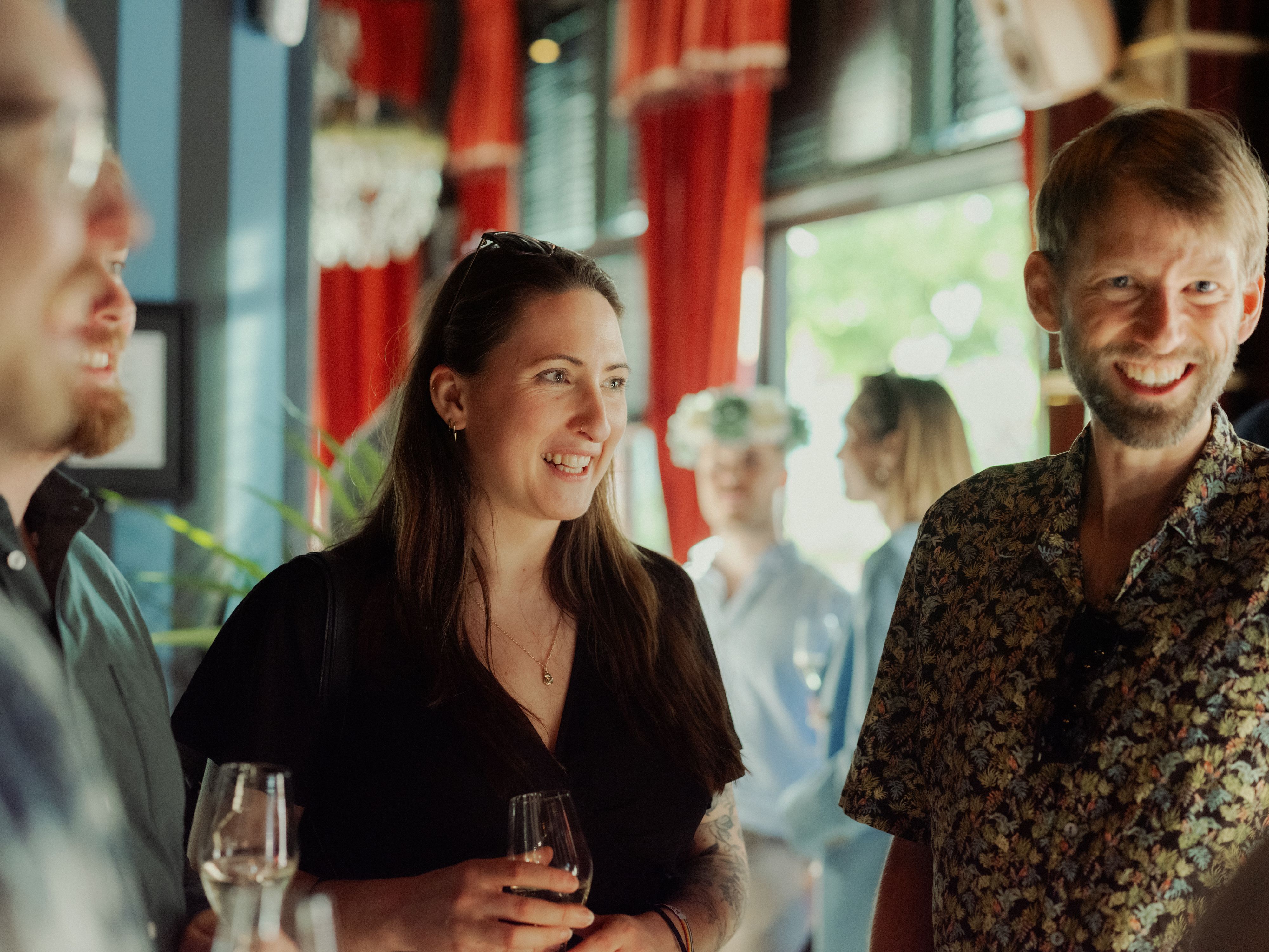 Smilende medarbeidere på Systeks sommerfest