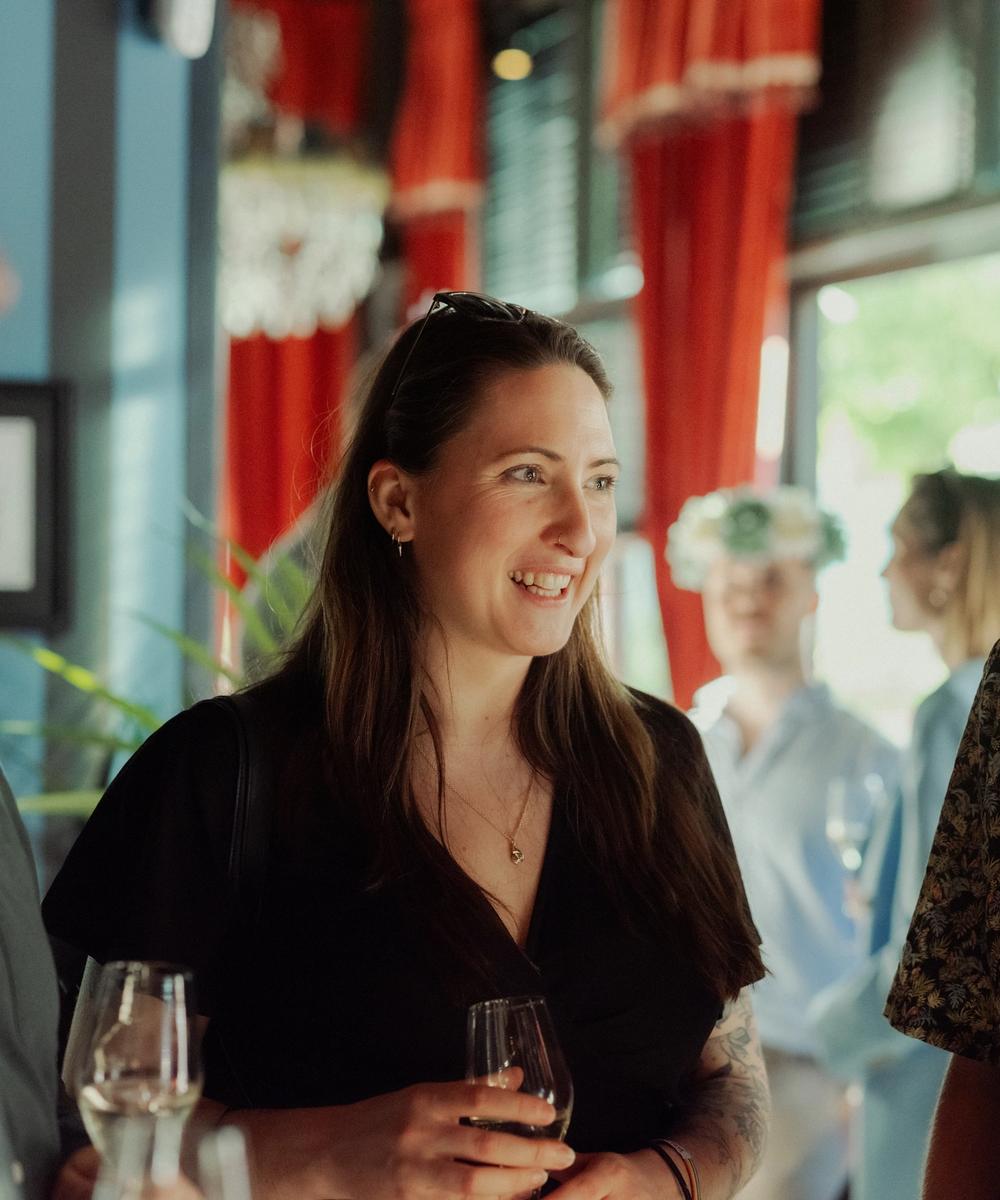 Smilende medarbeidere på Systeks sommerfest