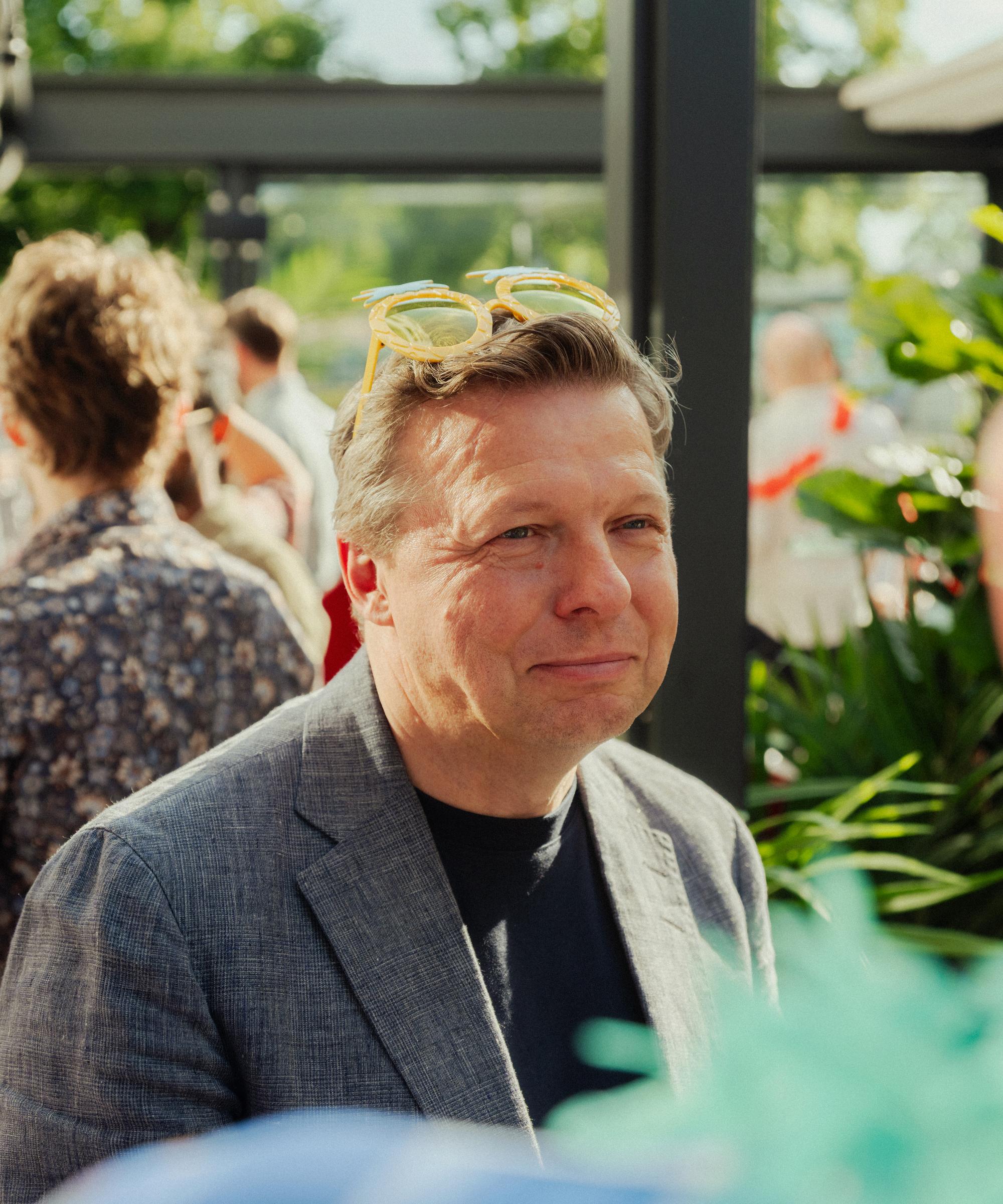 Medarbeider på sommerfest