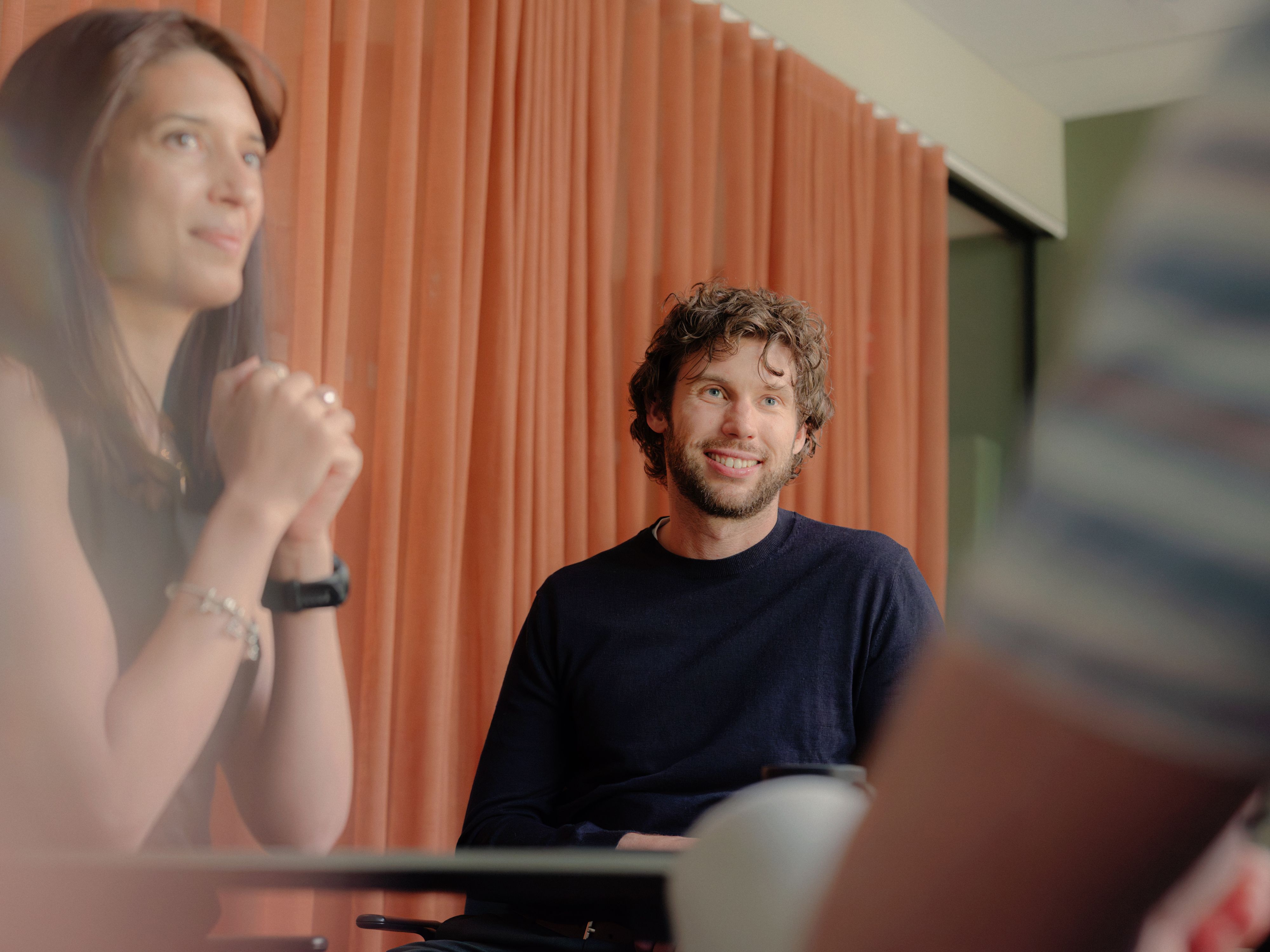 To konsulenter som snakker