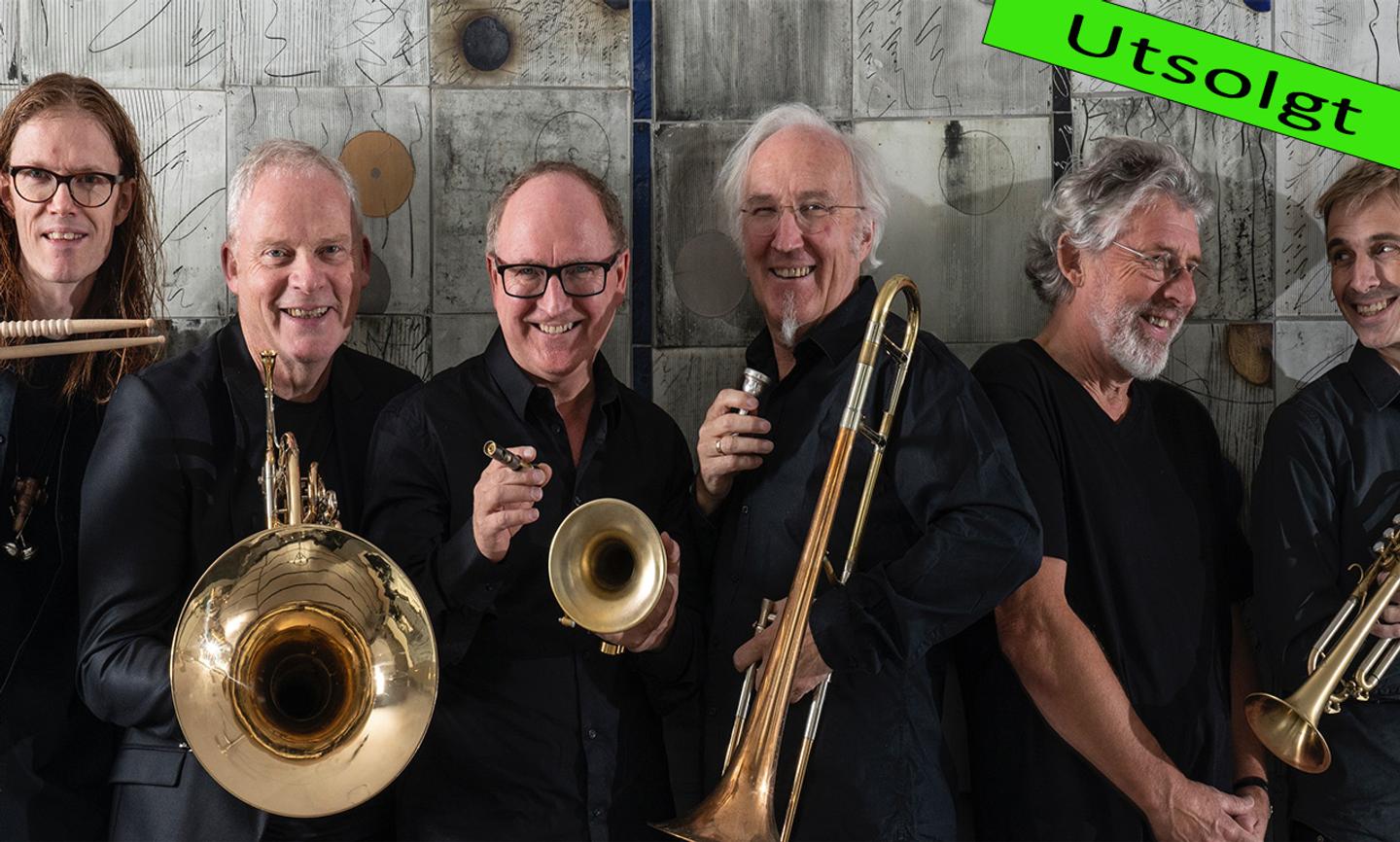 Musikere i bildet: Jan Magne Førde, trompet  Helge Førde, trombone  Stein Erik Tafjord, tuba  Runar Tafjord, horn  Kåre Nymark, trompet  Kenneth Ekornes, Trommer