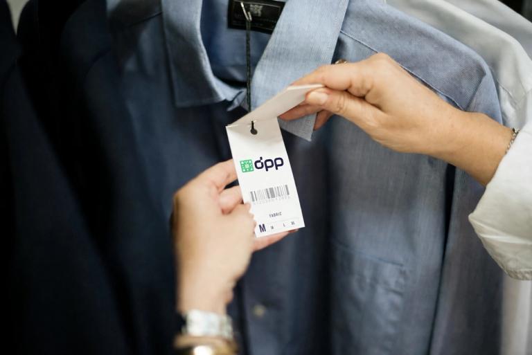 Pașaport digital al produsului pentru textile, cu cod de bare și informații despre produs