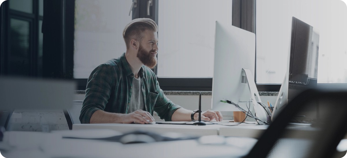 Екип от специалисти работи върху дигитални решения и дизайн на таблети – развитие на цифров продуктов паспорт (DPP) в България.