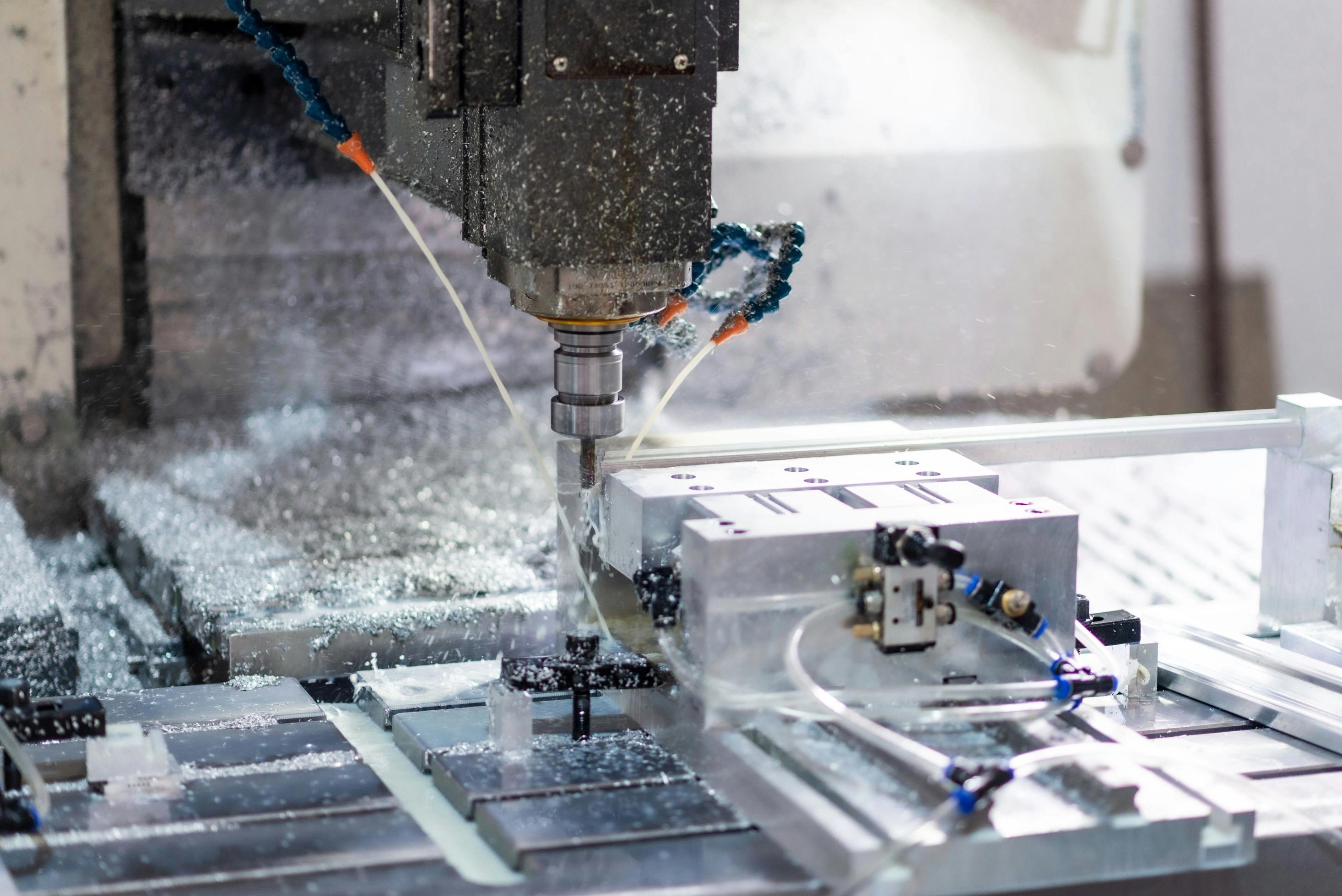 CNC обработка на алуминиев блок и DPP изисквания за проследимост на въглеродния отпечатък на алуминия