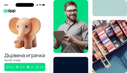 Близък план на ръце, които използват смартфон за проверка на продукти в склад.