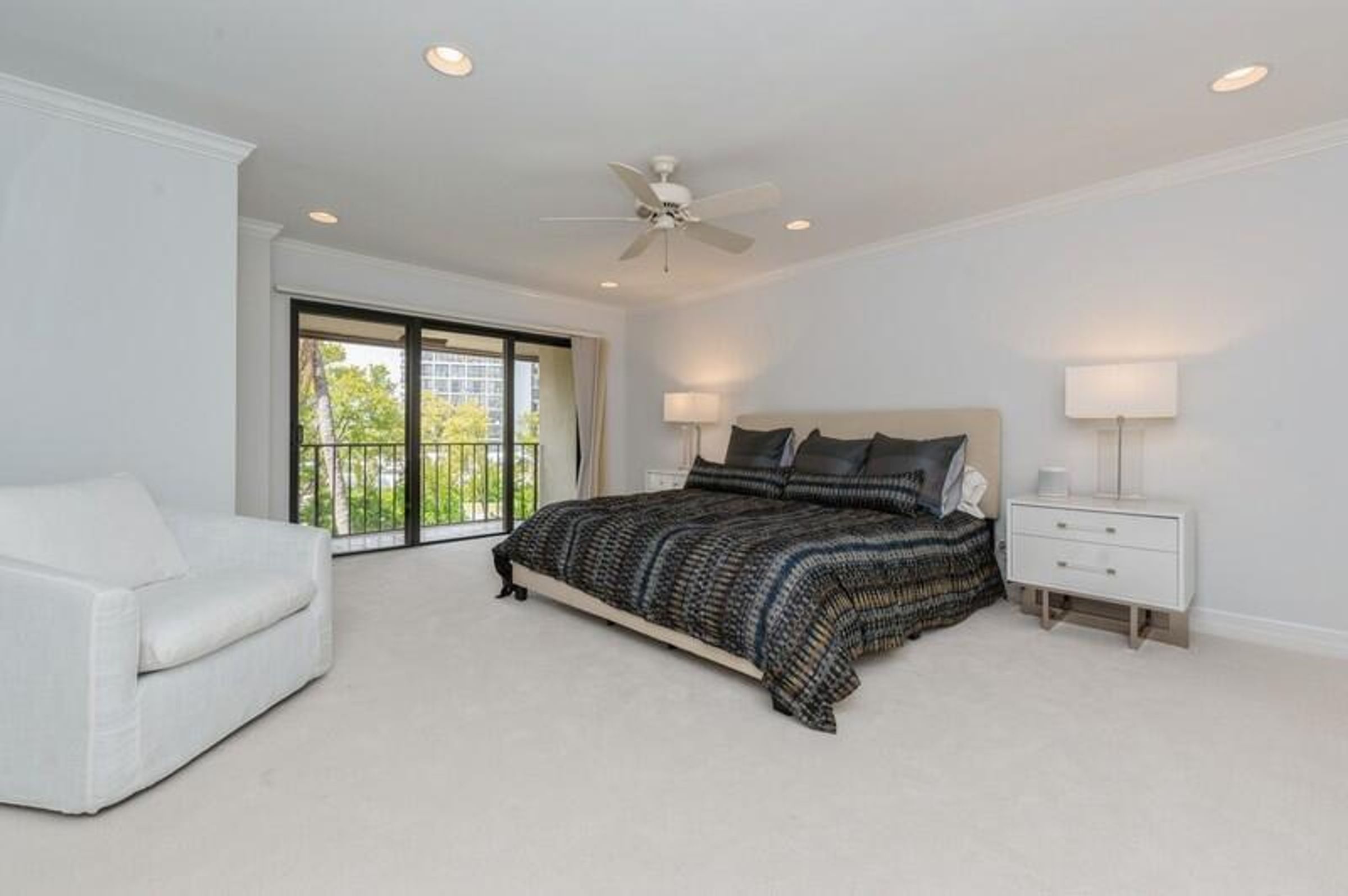 4401 N Ocean Boulevard 16