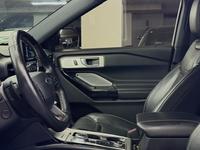 Ford Explorer — foto 13 de 22
