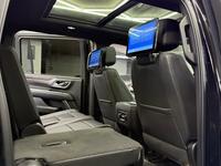 Chevrolet Suburban — foto 12 de 22