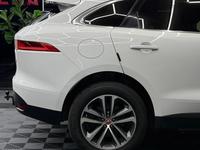 Jaguar F-Pace — foto 7 de 23