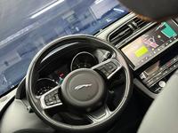 Jaguar F-Pace — foto 12 de 23