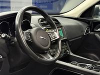 Jaguar F-Pace — foto 15 de 23