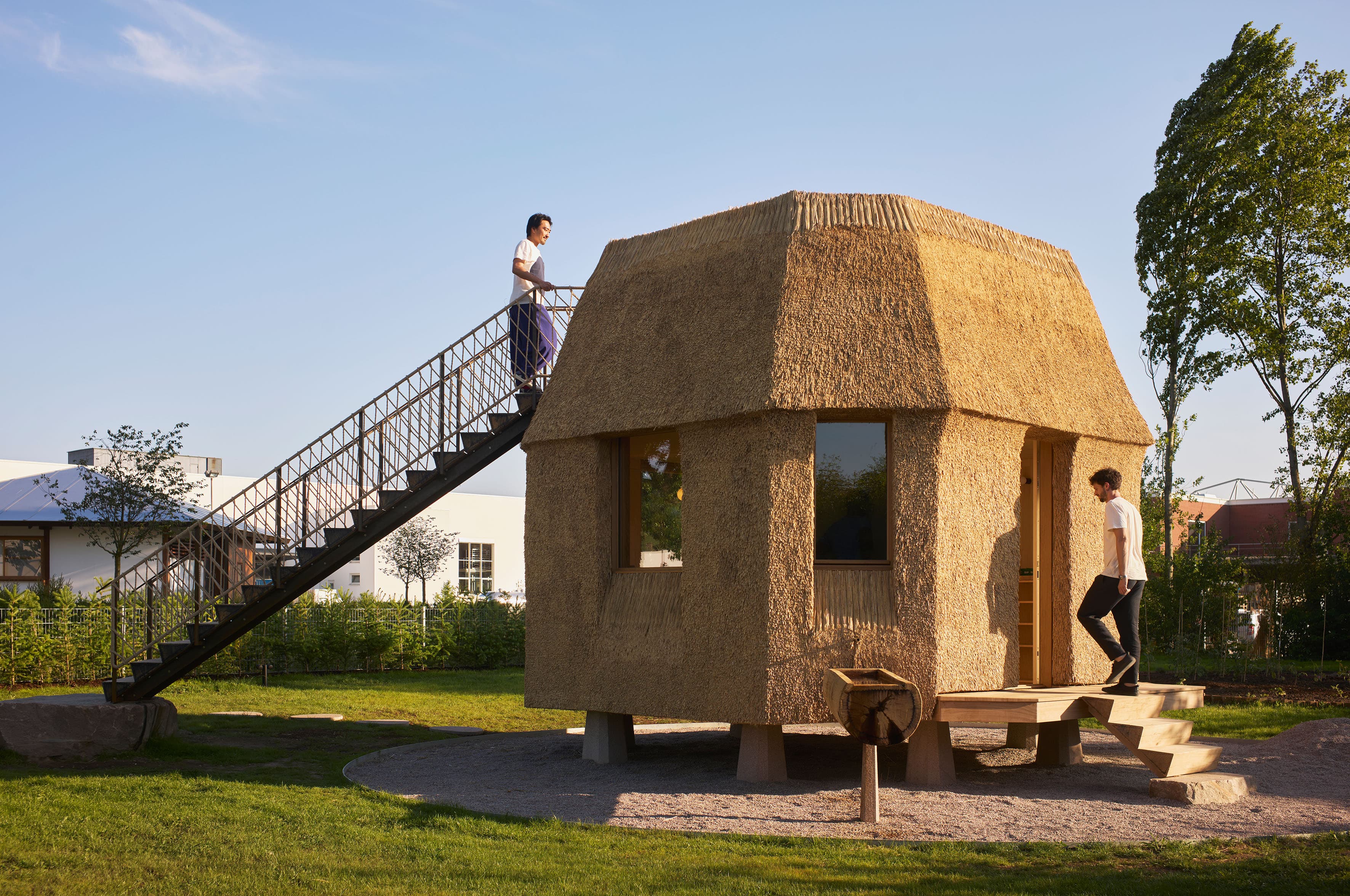 アート・デザイン・音楽 Habitat la cubierta Dwelling on the Roof The Met's latest rooftop installation features a swaying Big