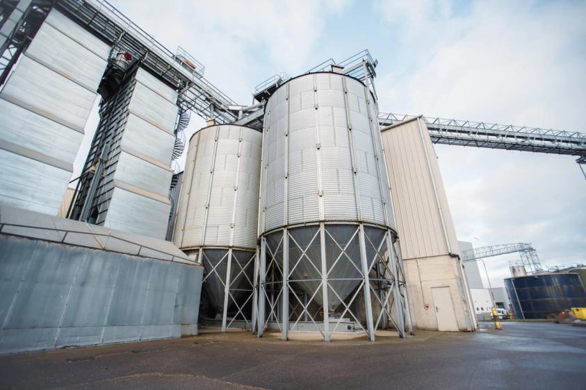 Reducing electrical and fuel consumption through feedmill optimisation