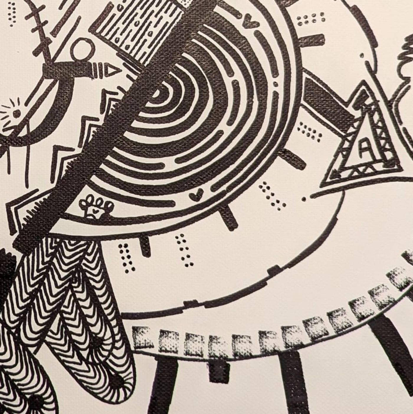 Toile 'Strong' — cœur avec le mot STRONG et motifs triangulaires — détail 4