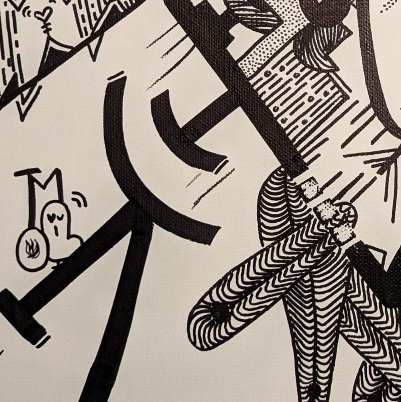Toile 'Strong' — cœur avec le mot STRONG et motifs triangulaires — détail 3