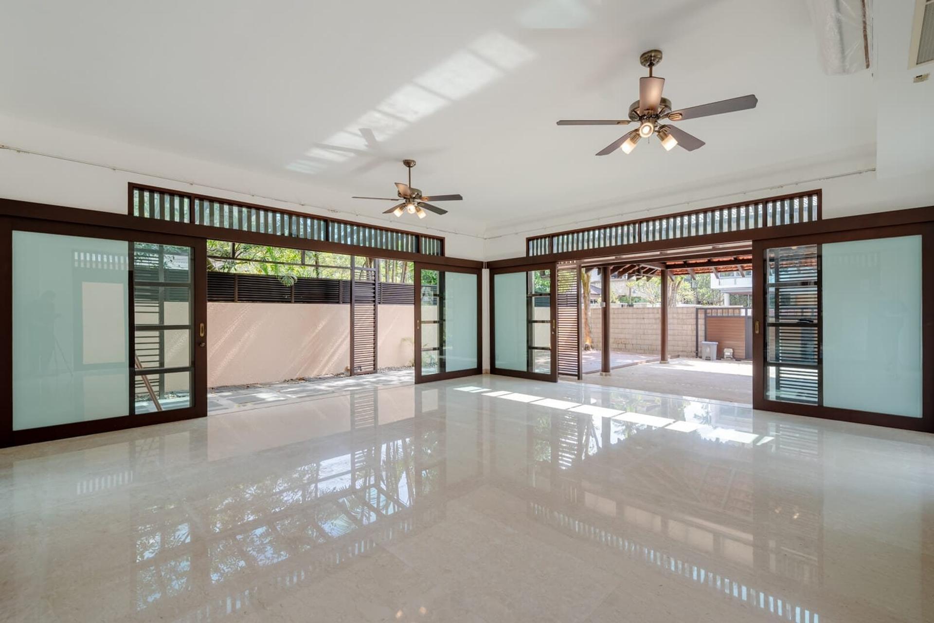 Bungalow House at District 21