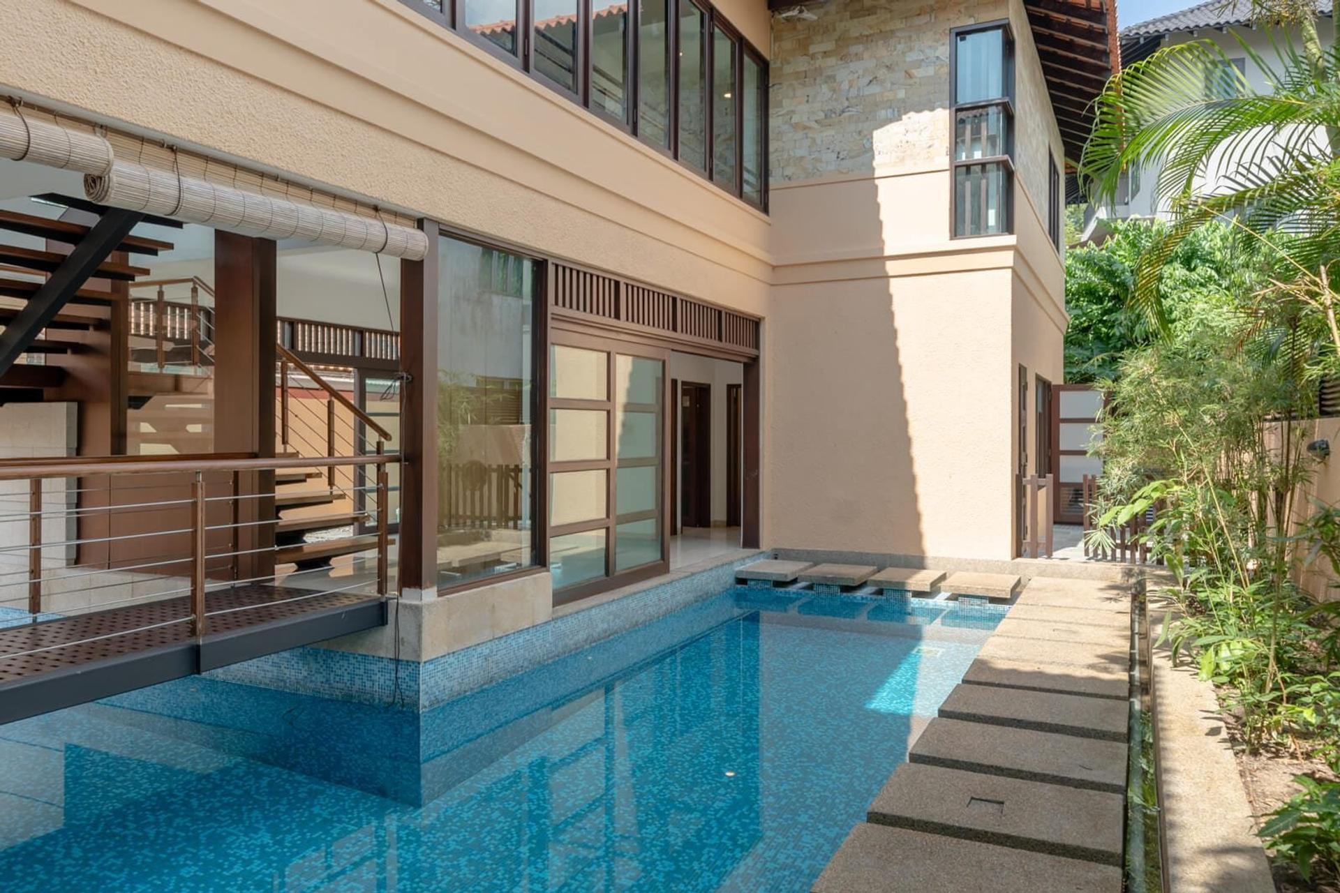 Bungalow House at District 21