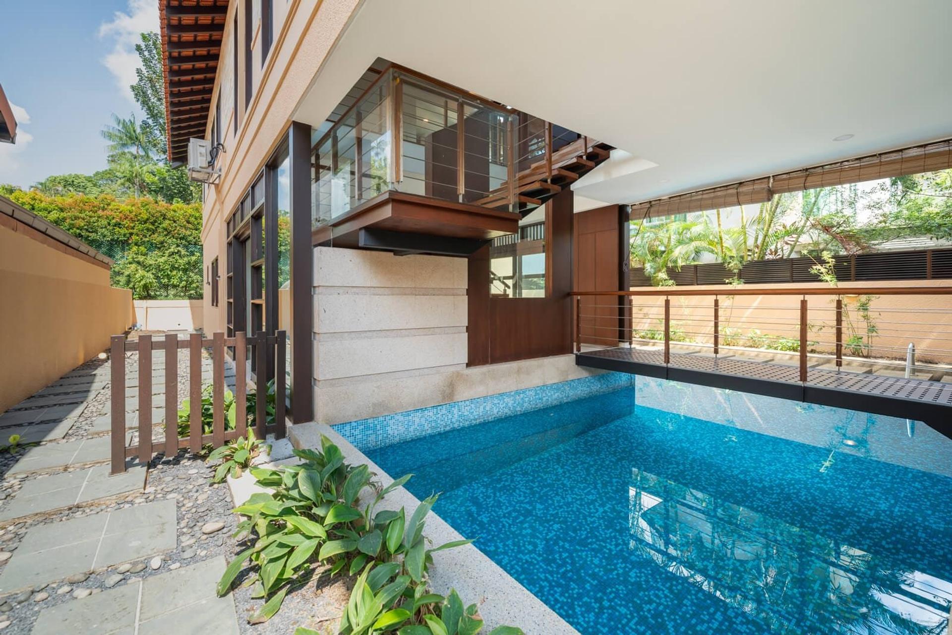 Bungalow House at District 21