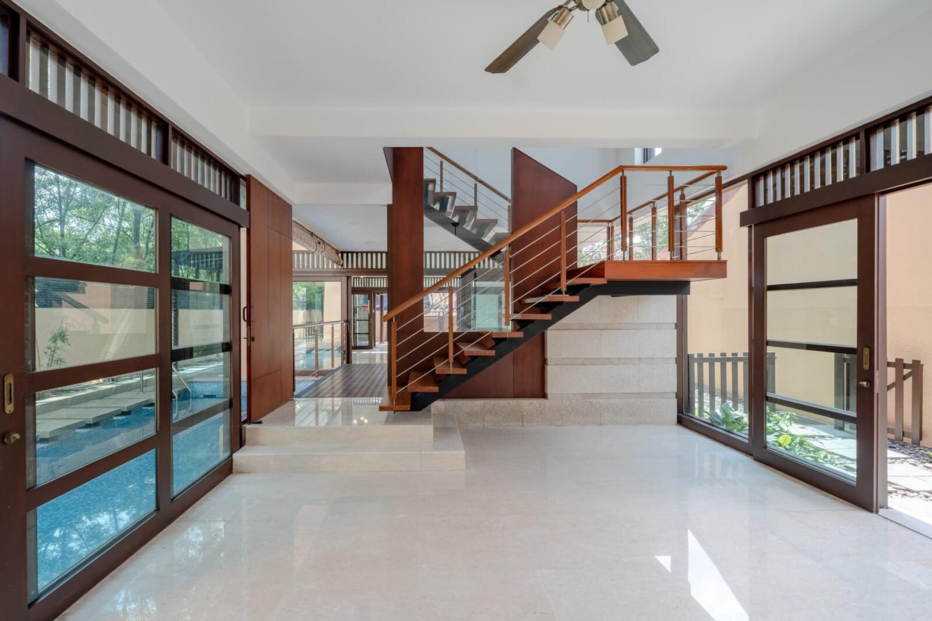 Bungalow House at District 21