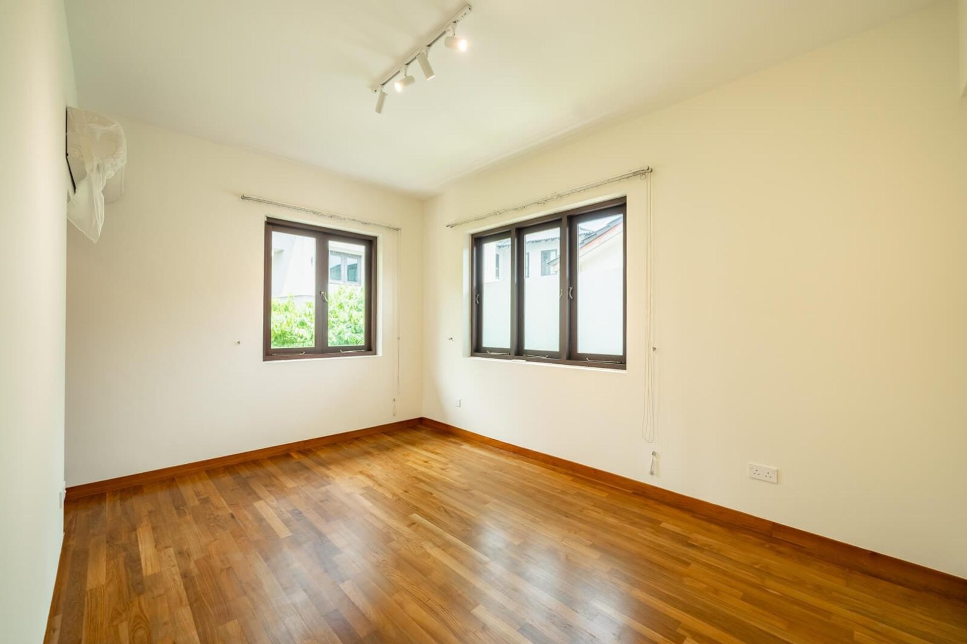 Bungalow House at District 21