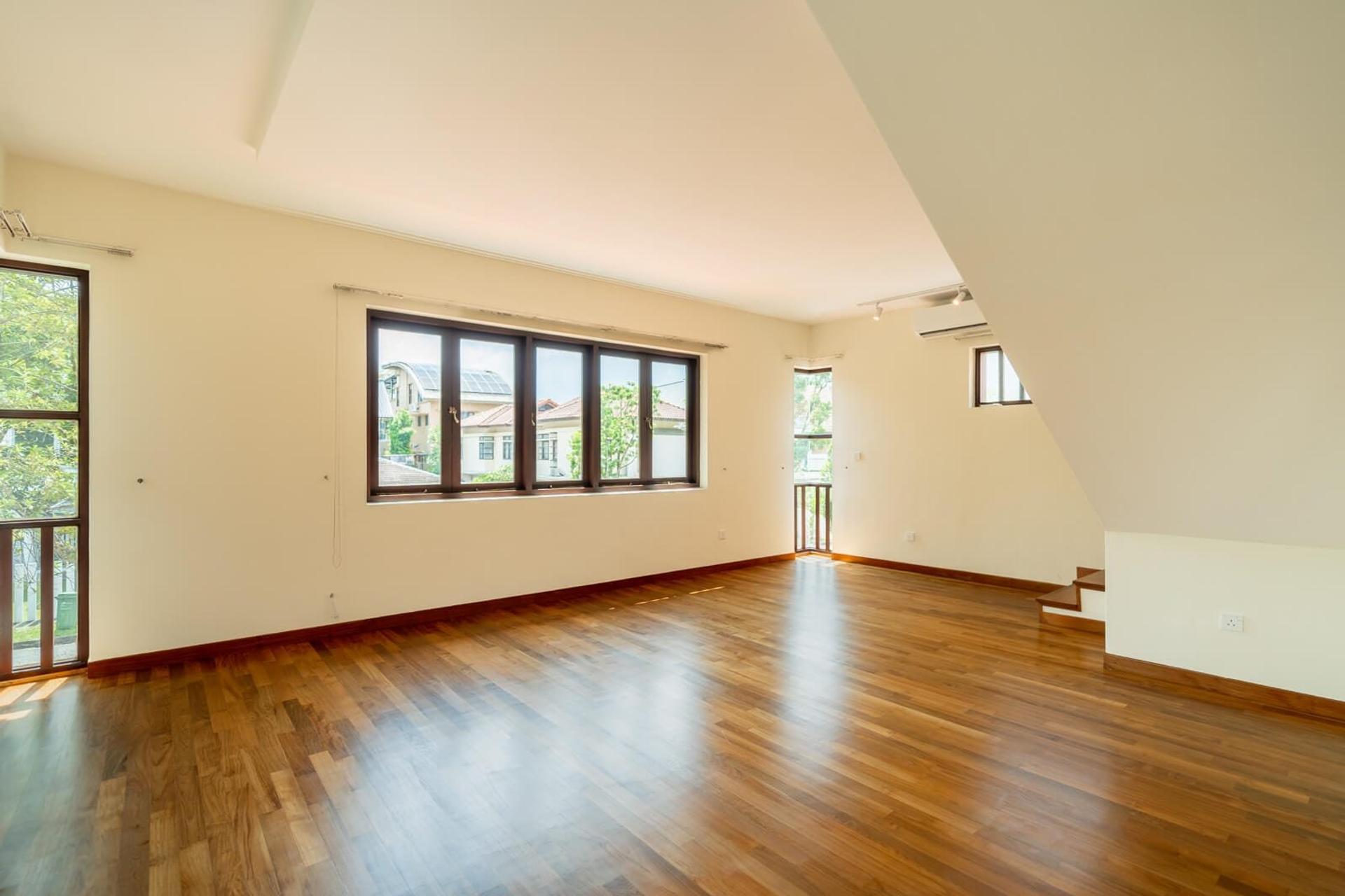 Bungalow House at District 21