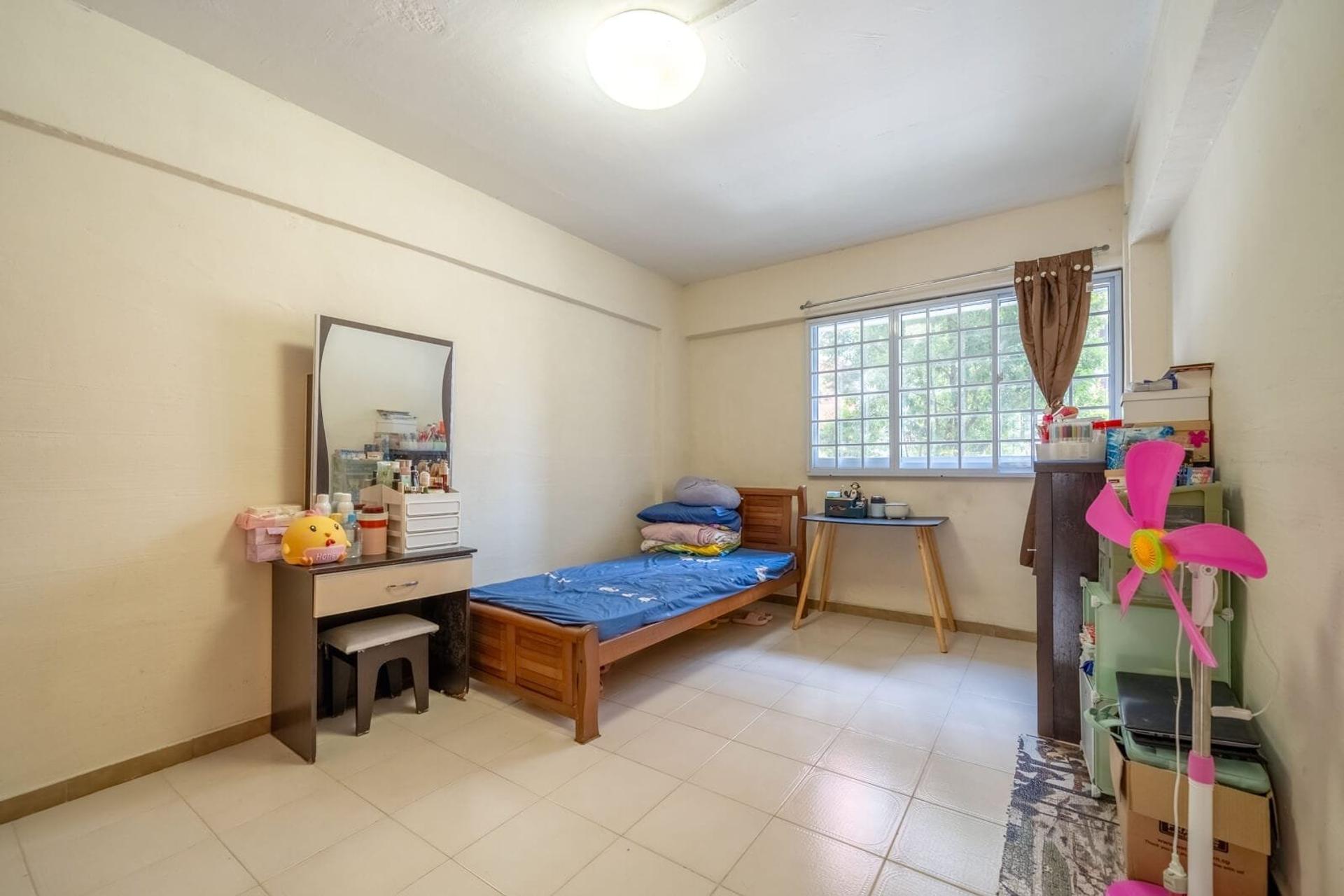 217 Jurong East Street 21