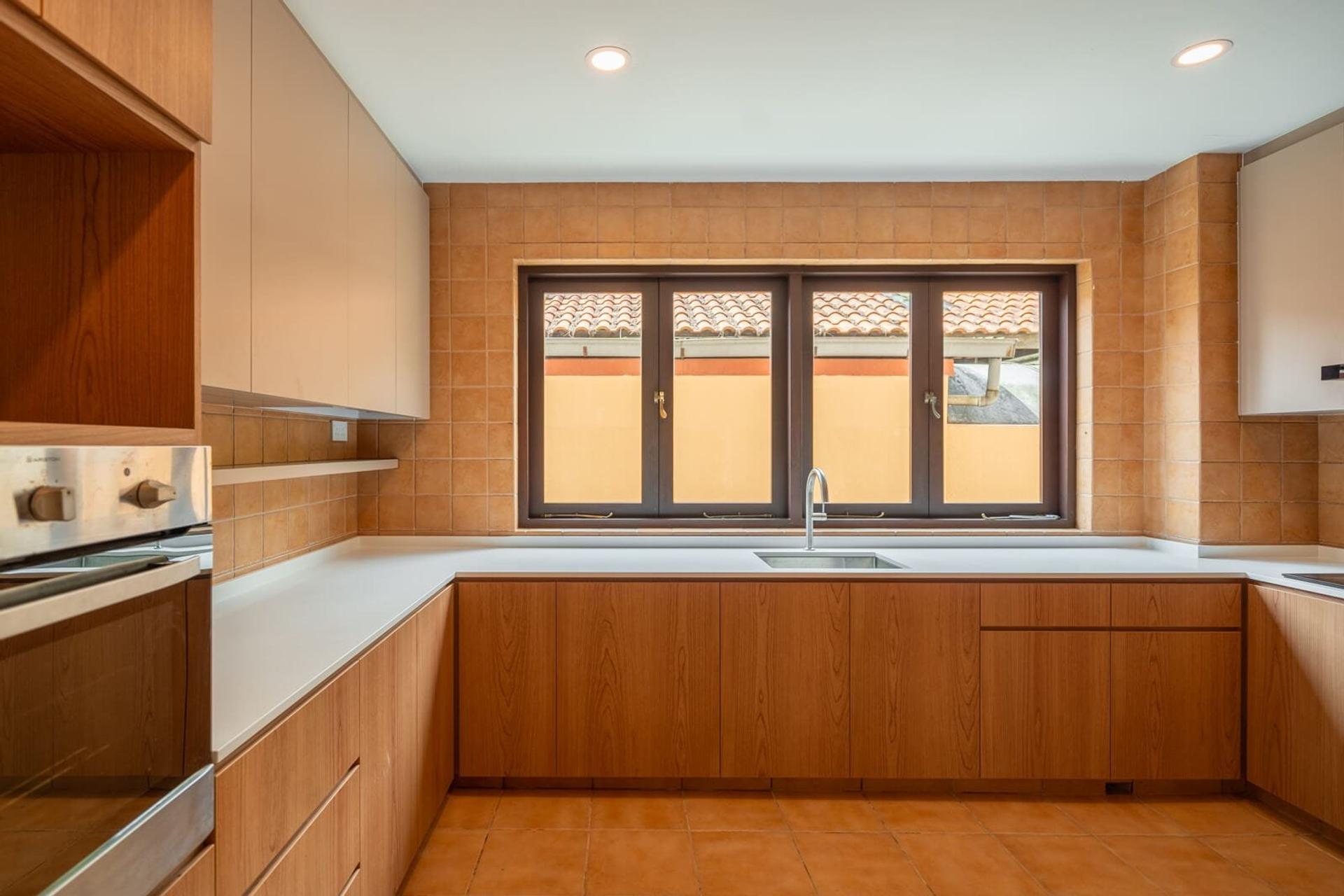 Bungalow House at District 21