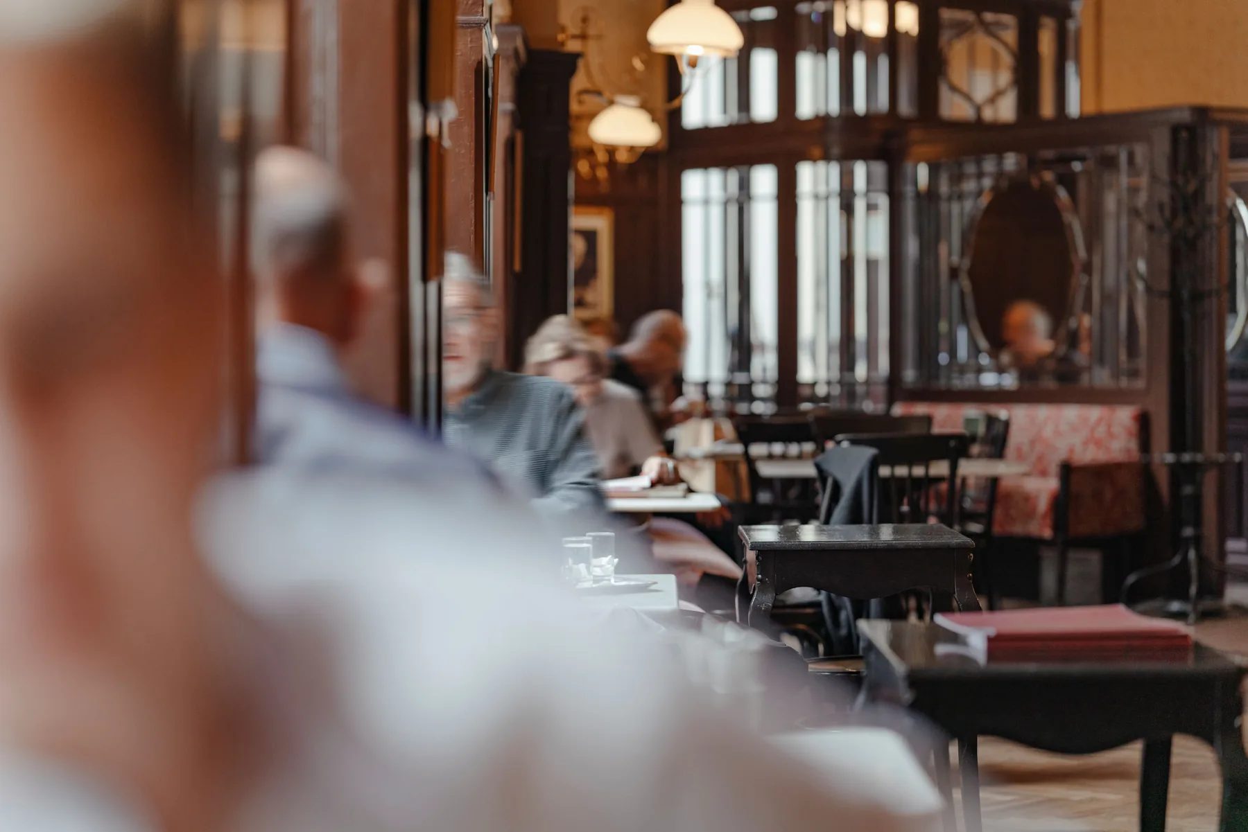 Blick durch das Café Sperl