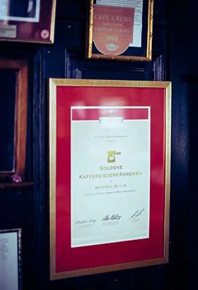 Gerahmte Urkunde der Goldenen Kaffeebohne