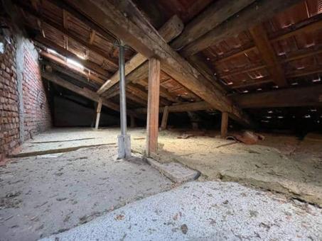 how basement waterproofing professionals tackle seepage issues