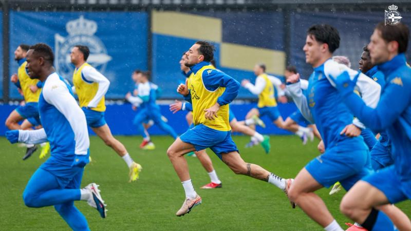 Traballo táctico baixo unha persistente choiva para "ir minimizando eses erros e ir vendo unha mellor versión do equipo"