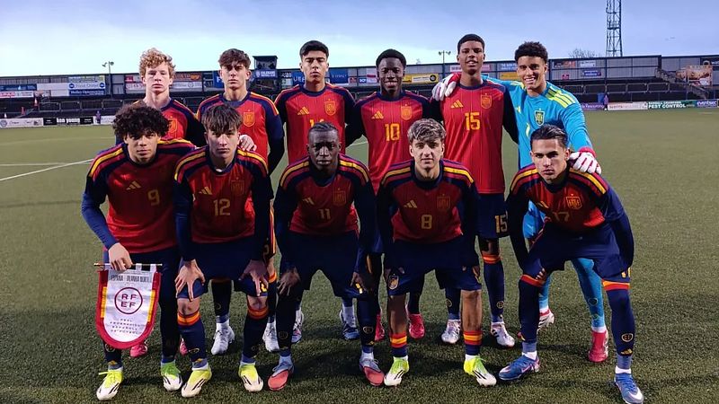 Mauro Valeiro xogou de titular con España no triunfo ante Irlanda del Norte na Rolda 2 de clasificación do Europeo