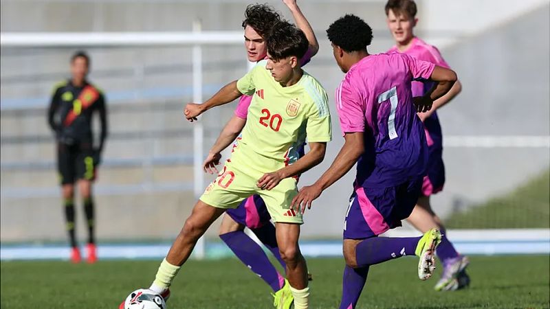 Primeiro partido de Mauro Valeiro con España sub-17 na Rolda 2 de clasificación para o Europeo, este domingo ante Irlanda del Norte