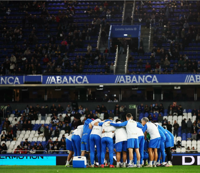 LLEGADA JUGADORES Y CALENTAMIENTO  A PIE DE CAMPO