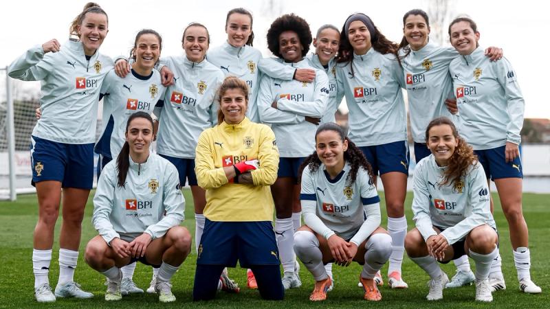 Inês Pereira seguiu desde o banco a goleada de Portugal a Eslovaquia