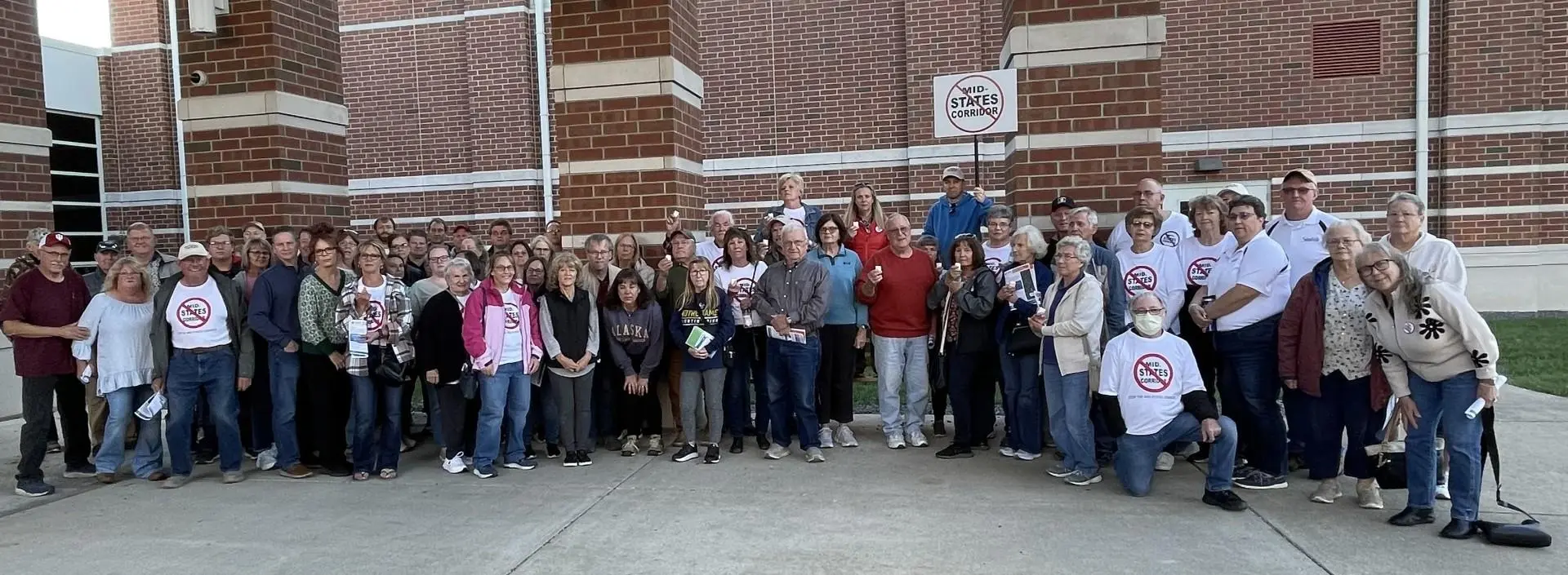 Group photo outside the Jasper Middle School of a protest during a Lochmueller meeting.